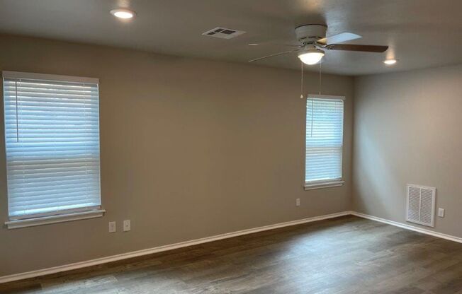 3 bed 2 bath town home in Putnam City Schools! All appliances