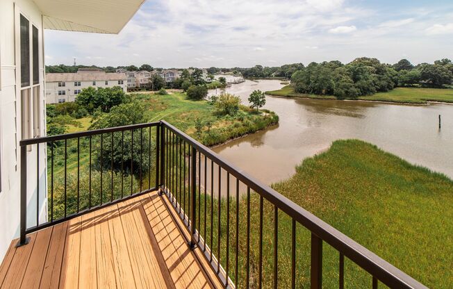 2221 Pretty Lake