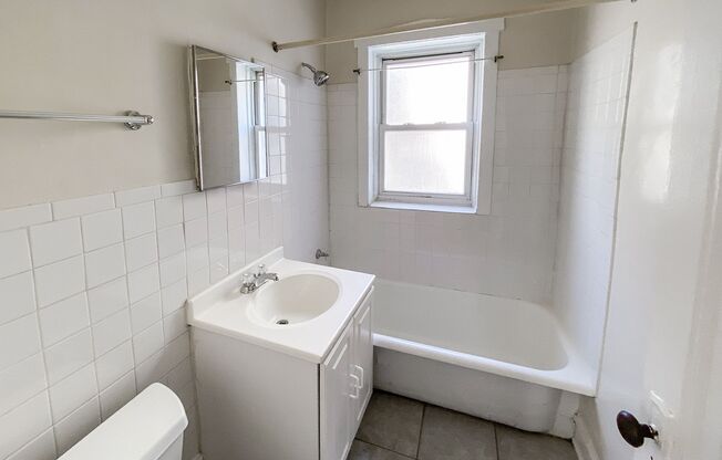 2 beds, 1 bath, 822 sqft, $2,150, Unit 5036-2