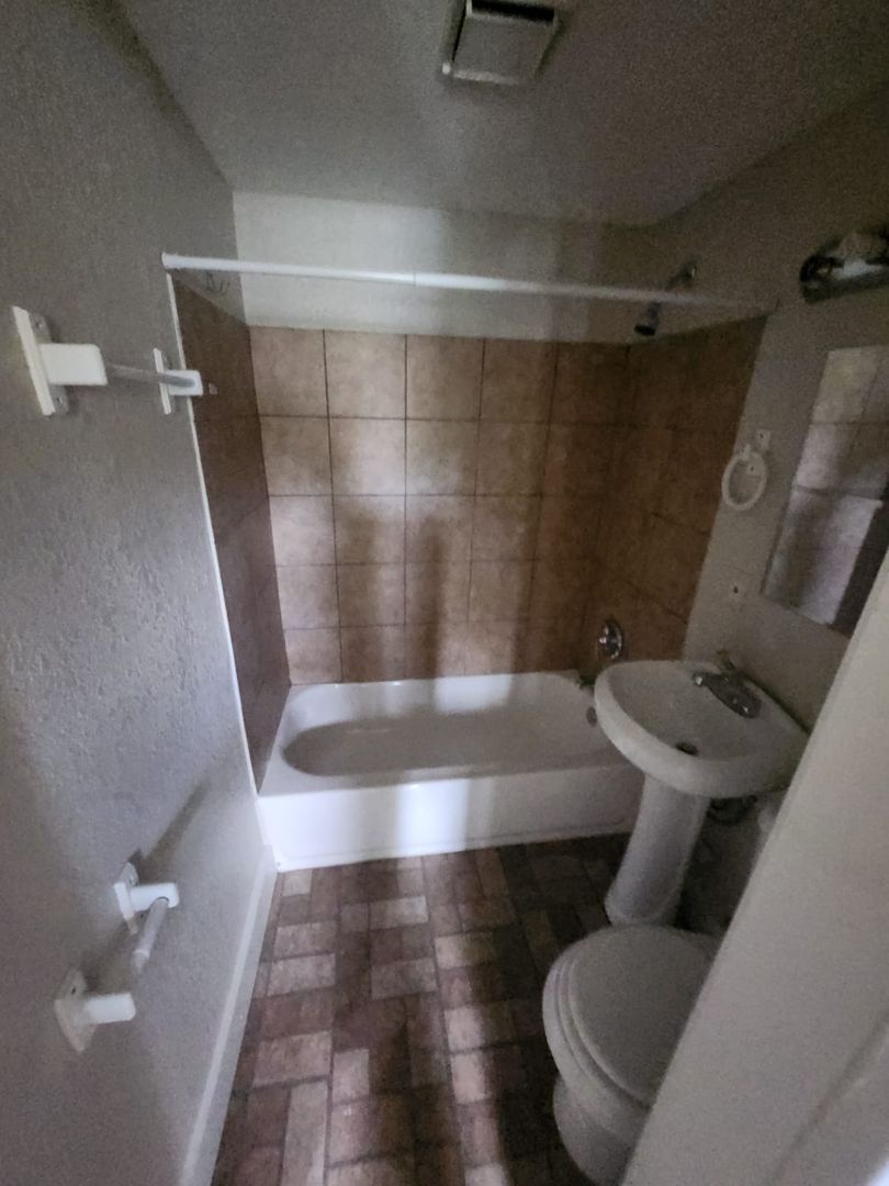 Newly Renovated Studio Apartment – Prime Location Near Downtown
