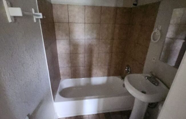 Newly Renovated Studio Apartment – Prime Location Near Downtown