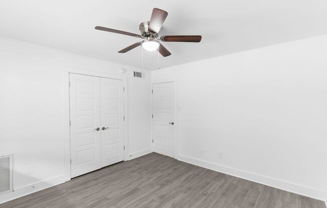 2 beds, 1 bath, 816 sqft, $1,209, Unit 13