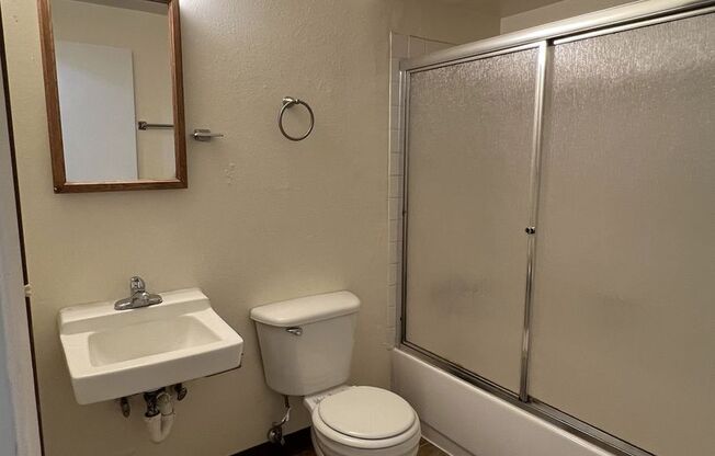 1 bed, 1 bath, 600 sqft, $1,225, Unit C-13