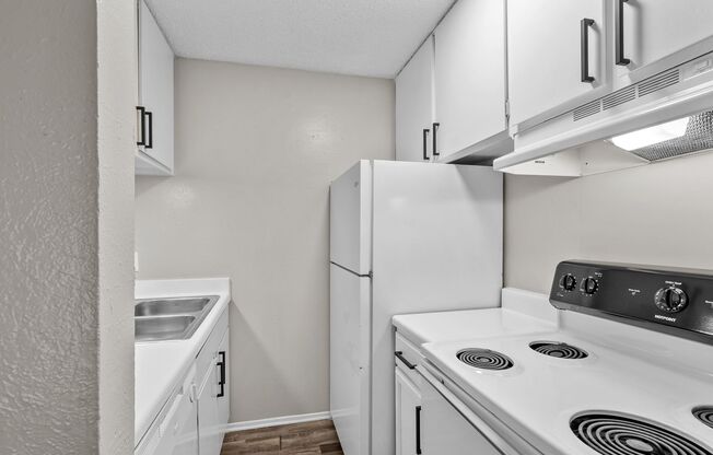 2 beds, 1 bath, $1,500, Unit 42