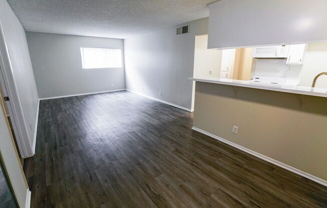 2 beds, 2 baths, 1,100 sqft, $2,098, Unit 202