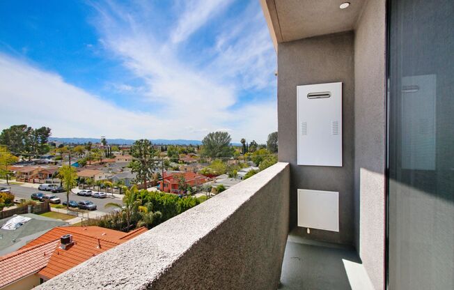 2 beds, 2 baths, 865 sqft, $2,595, Unit 406