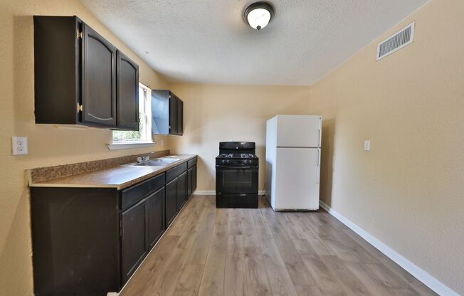 2 beds, 1 bath, 684 sqft, $1,100, Unit 1