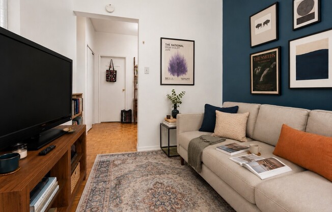 330 W 43 ST