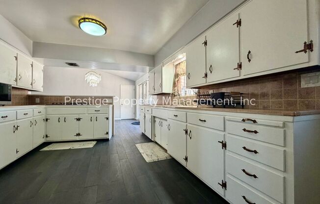 3 bed, 2 Bath Beauty Close to UA!