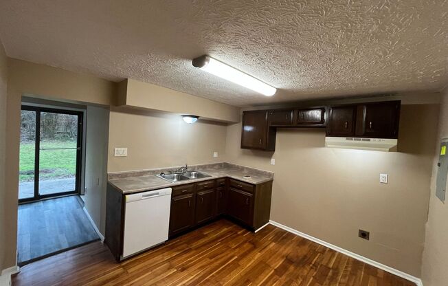 2 beds, 1 bath, $1,125