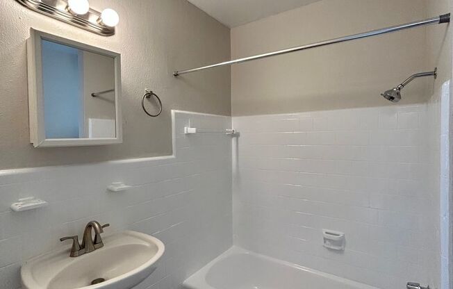 1 bed, 1 bath, $750, Unit MA9148