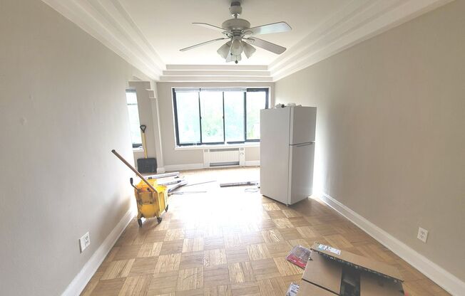 2 beds, 1 bath, $1,425, Unit 410