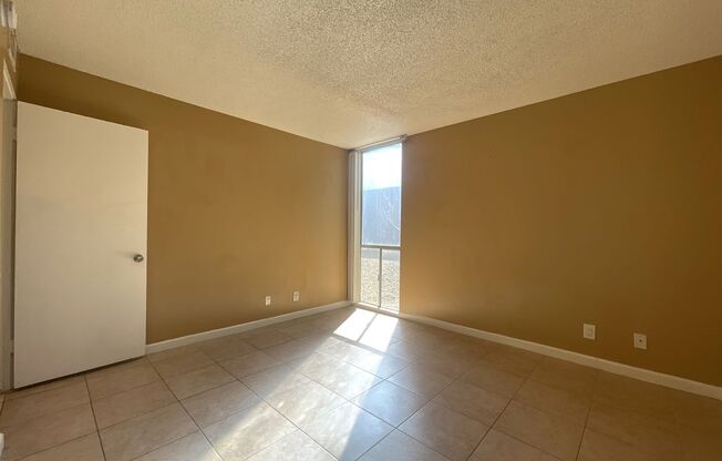 2 beds, 1 bath, $1,699, Unit 07