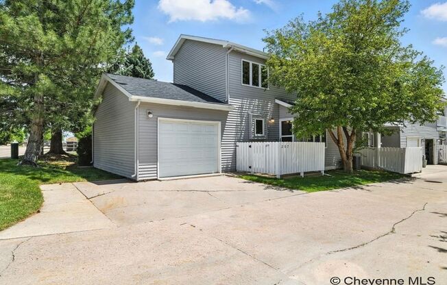 3 BEDROOM, 2 BATHROOM TOWNHOME WITH 1 CAR ATTACHED GARAGE