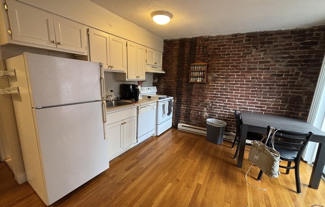 Studio, 1 bath, 700 sqft, $2,495, Unit F