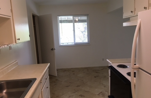 2 beds, 1 bath, 900 sqft, $2,500