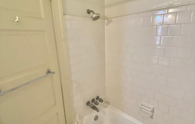 2 beds, 1 bath, $2,740, Unit 07