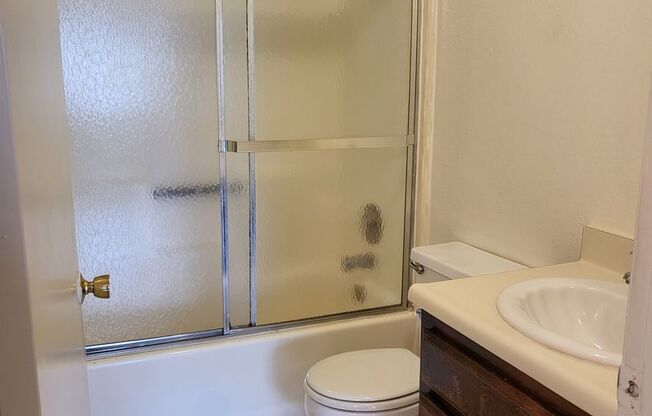 2323 Chester Ln #10 -Apartment
