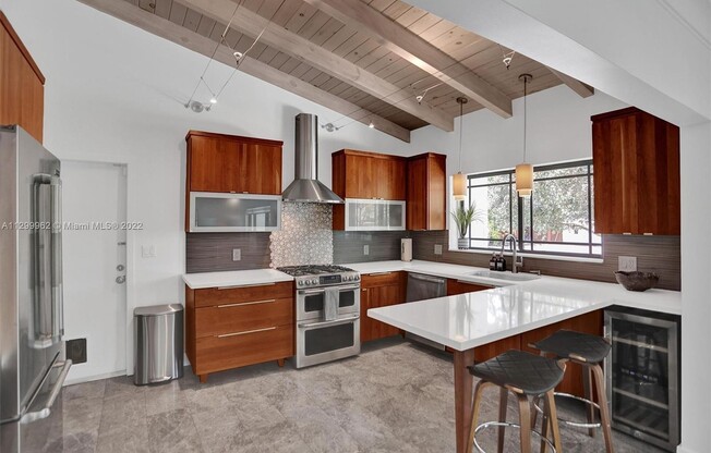 1080 NE 86 ST