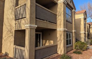 2 Bedroom, 2 Full Bath Newly Renovated Condo - Community Pool