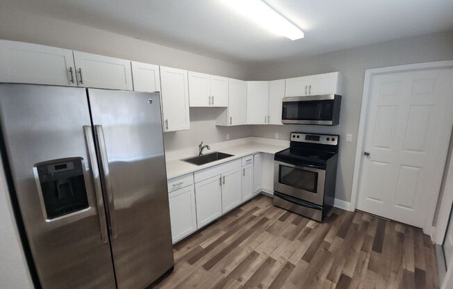 Bradenton 3 Bed 2 Bath Remodeled Duplex for Rent - $1,899 Special (Apply & Sign by 9/30) | 34203