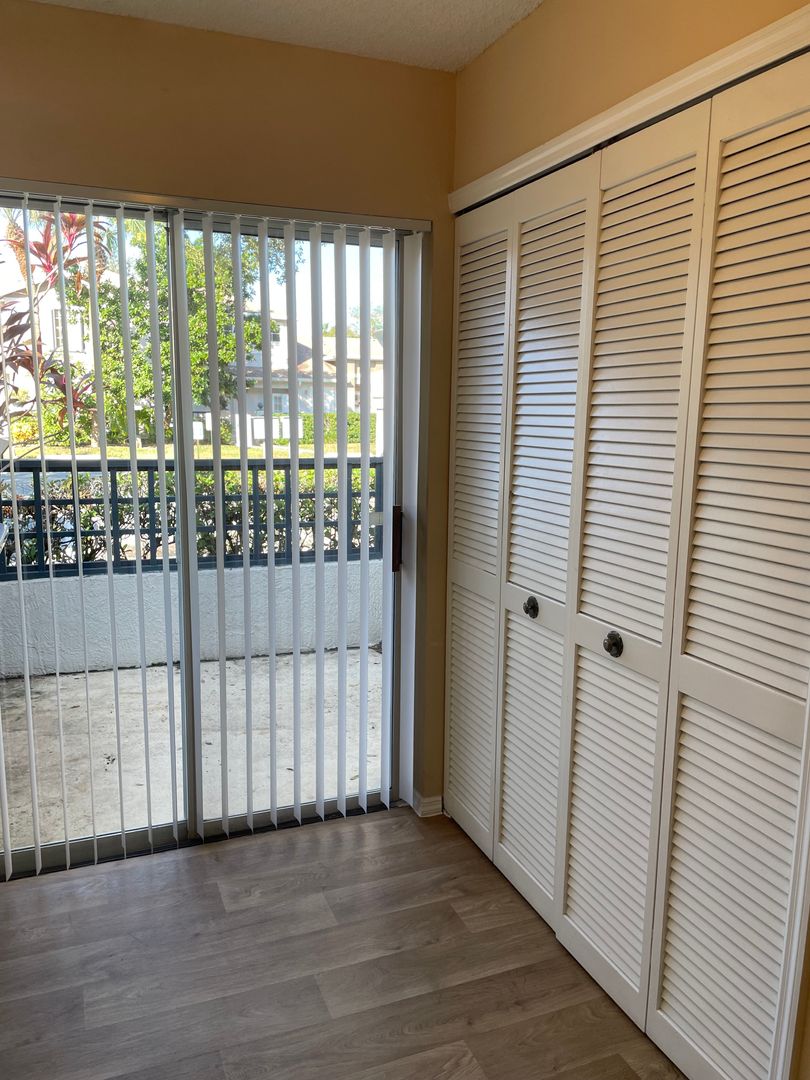 1 story 3/2 in Meadow Woods with full sized washer and dryer included