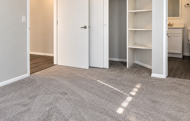 2 beds, 2 baths, $2,100, Unit 31