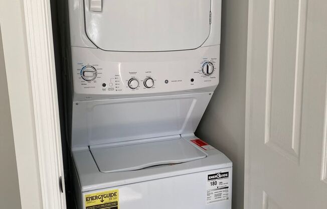 2 beds, 1 bath, $1,900, Unit 206