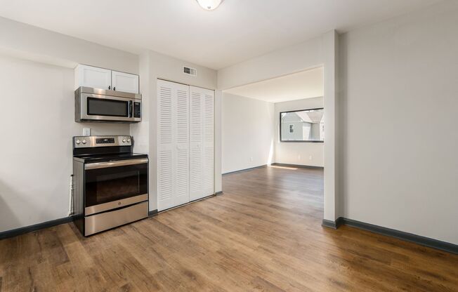 2 beds, 1 bath, 816 sqft, $847, Unit 85 Stevens Avenue