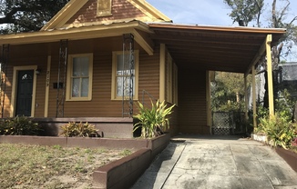 Vintage North Hyde Park Bungalow