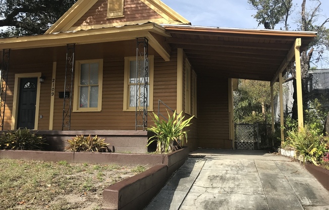 Vintage North Hyde Park Bungalow
