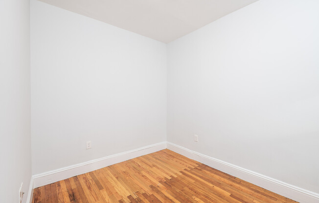 2 beds, 1 bath, 419 sqft, $3,350, Unit 22