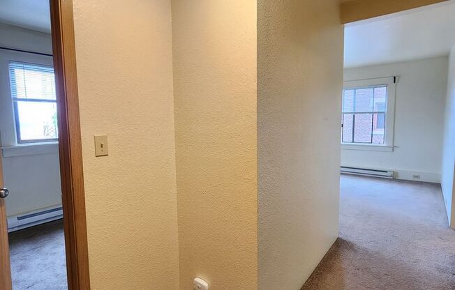 1 bed, 1 bath, 460 sqft, $1,050, Unit 212