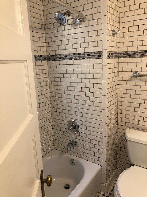 Studio, 1 bath, 300 sqft, $1,174, Unit 38