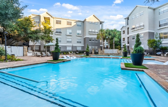 Villas at Hermann Park | Houston, TX | Pristine Pool