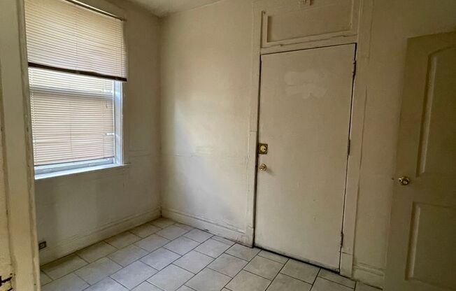 1 bed, 1 bath, 650 sqft, $950, Unit 1152 B-1