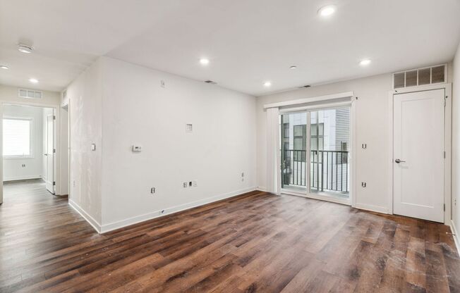 2 beds, 2 baths, 915 sqft, $2,300, Unit 416