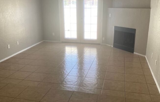 Cozy 3 Bed 2 Bath Town-home in Central Phoenix!!