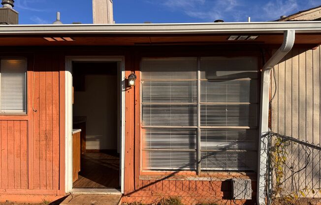 3 beds, 2 baths, $1,000