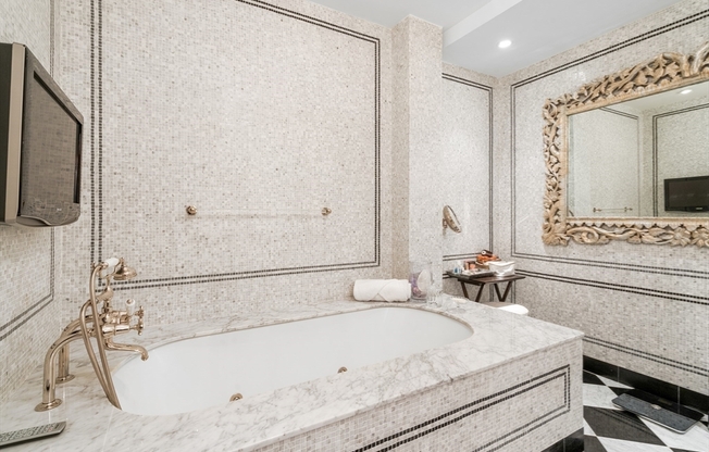 3 beds, 4.5 baths, 3,246 sqft, $35,000, Unit 30E