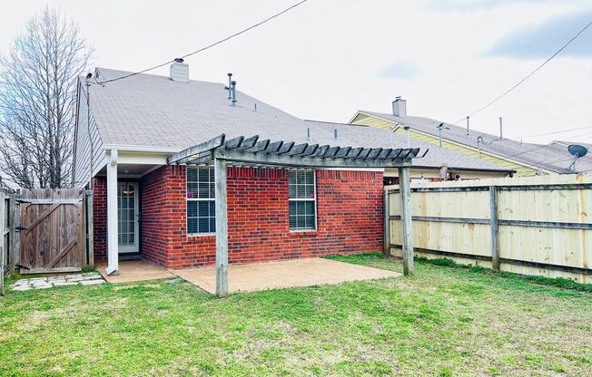 3BD/2.5BA Townhome with fully fenced back yard! Newer Paint! Newer Flooring!