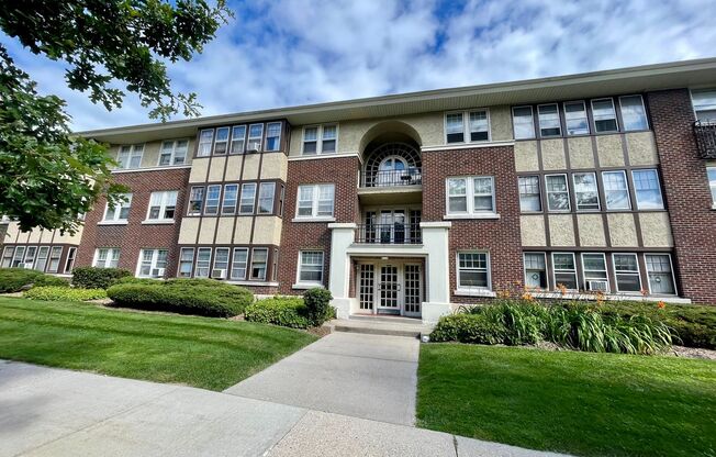 2114 N Summit