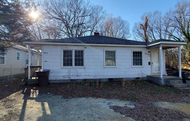 2 Bedroom 1 Bathroom Duplex!