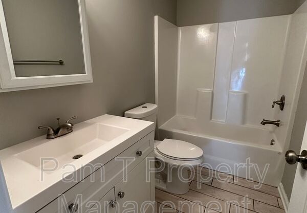 1024 W 39 ST