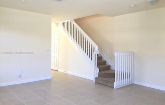 8943 W 35 LN