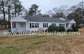 GORGEOUS HISTORICAL APARTMENT HOME / TOTALLY UPGRADED INTERIOR / CLOSE TO EVERYTHING!