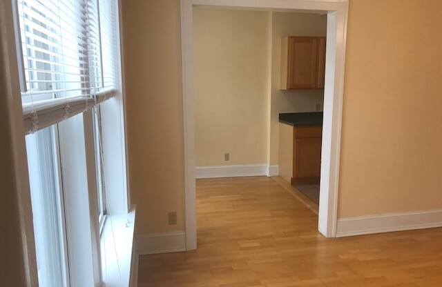 Studio, 1 bath, 420 sqft, $1,137, Unit 109