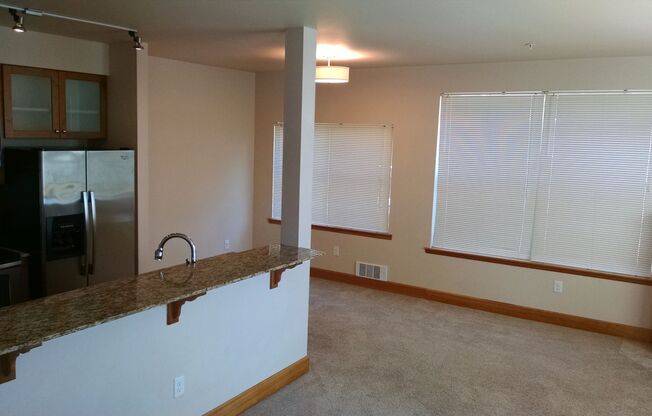 2 beds, 2 baths, 905 sqft, $2,000, Unit 303