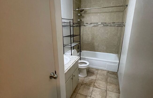 1 bed, 1 bath, $695, Unit B-8