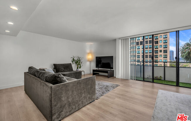 2 beds, 2 baths, 1,352 sqft, $5,100, Unit 1014